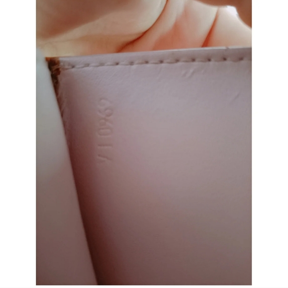 Louis Vuitton Spring Street - Picture 9 of 10